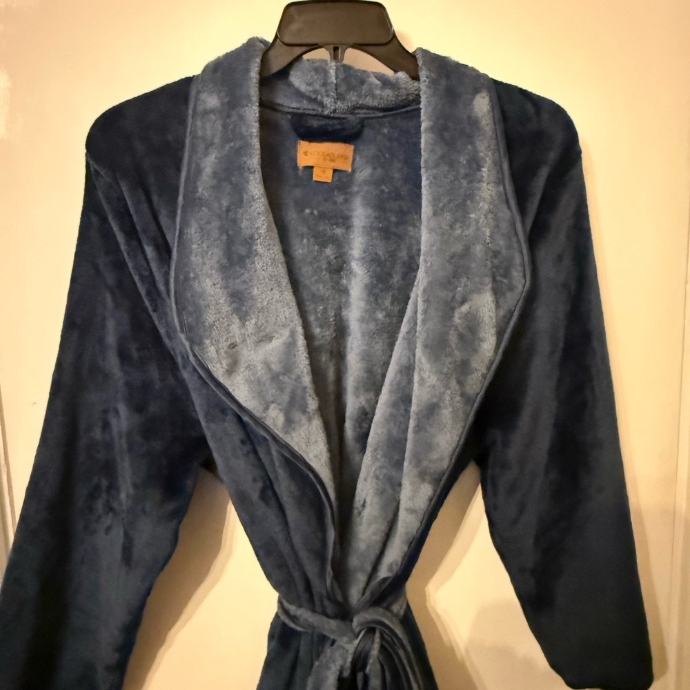Koolaburra Plush Dark Blue Women's Robe - Picture 3 of 6